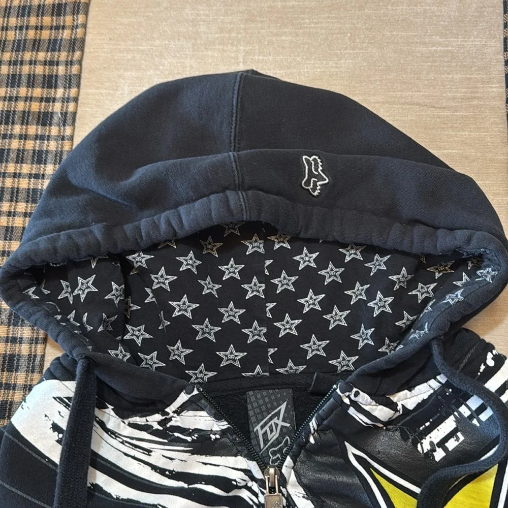 Fox Black Zip Up Sweatshirt with Bold Star Design - Picture 7 of 15